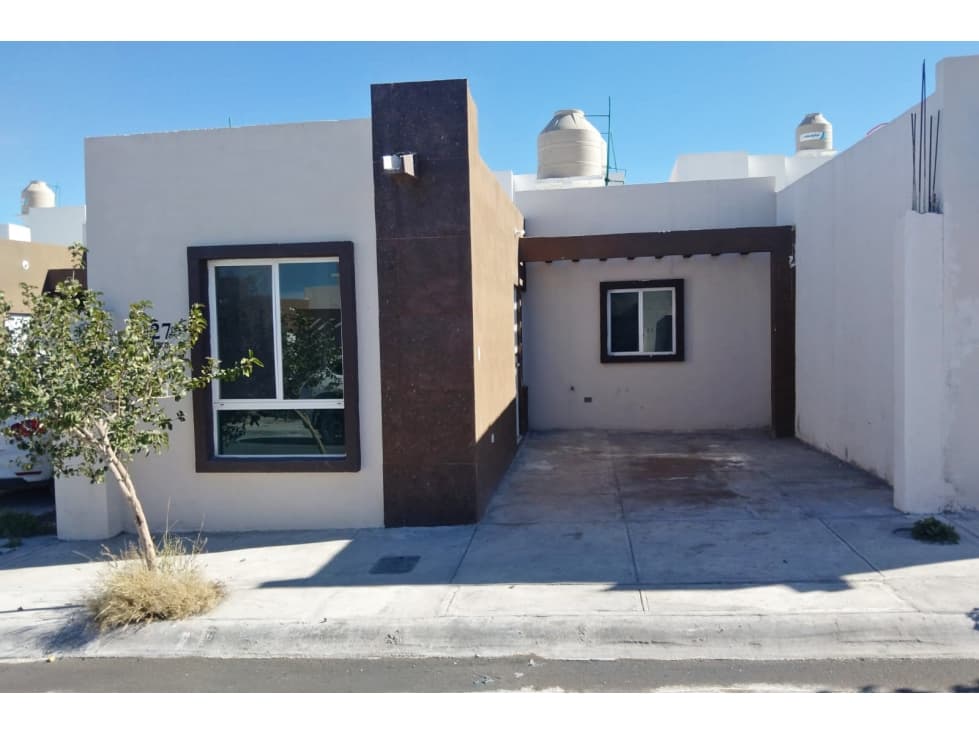 Casa en RENTA de 1 sola planta en Valle los Almendros RCR595081 - 1