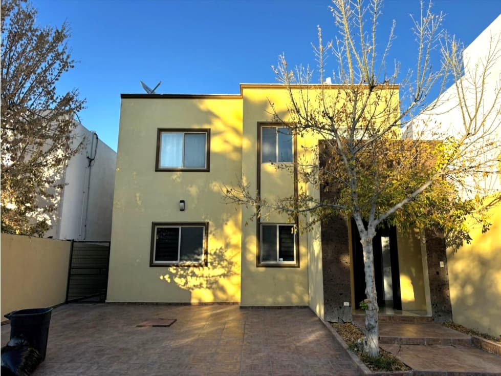 Casa en RENTA en Privanzas de Marsella con recámara en planta baja - 1