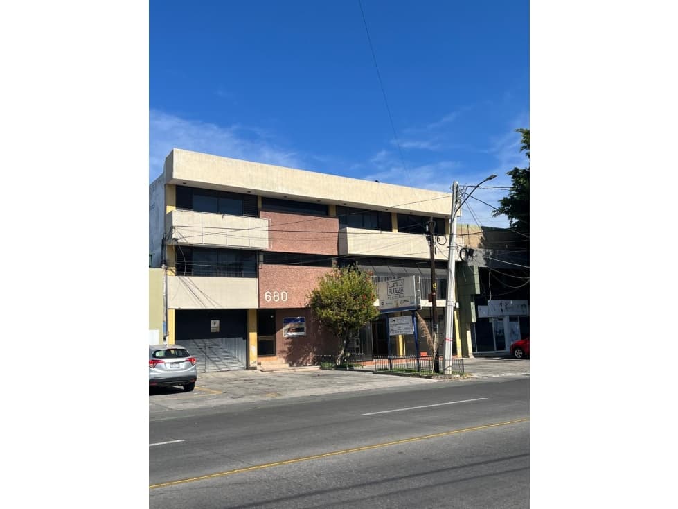 Edificio en Renta (local, estacionamiento y oficinas 2da y 3er nivel) - 1