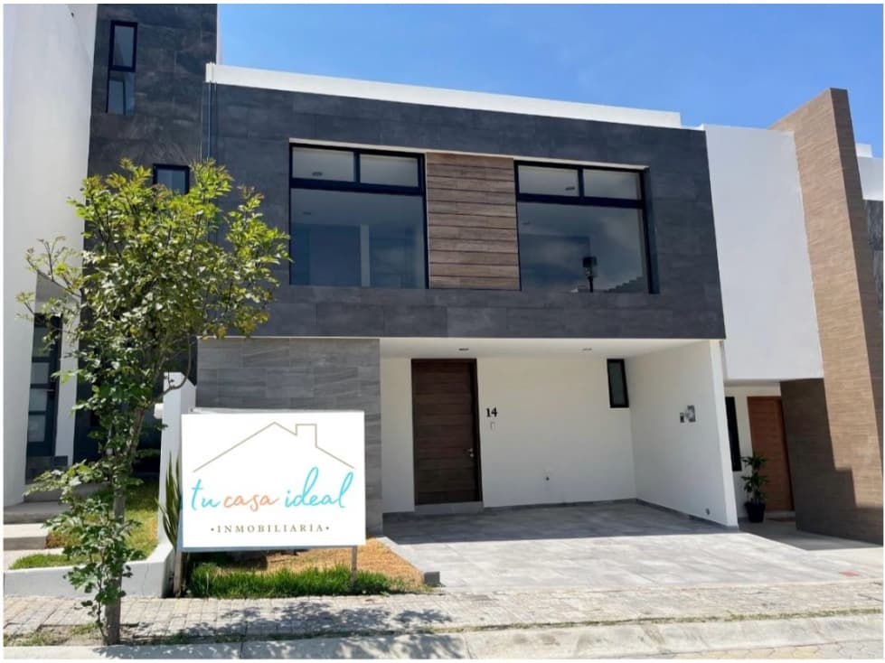 Casa En Venta En Parque Aguascalientes En Lomas De Angelópolis - 1