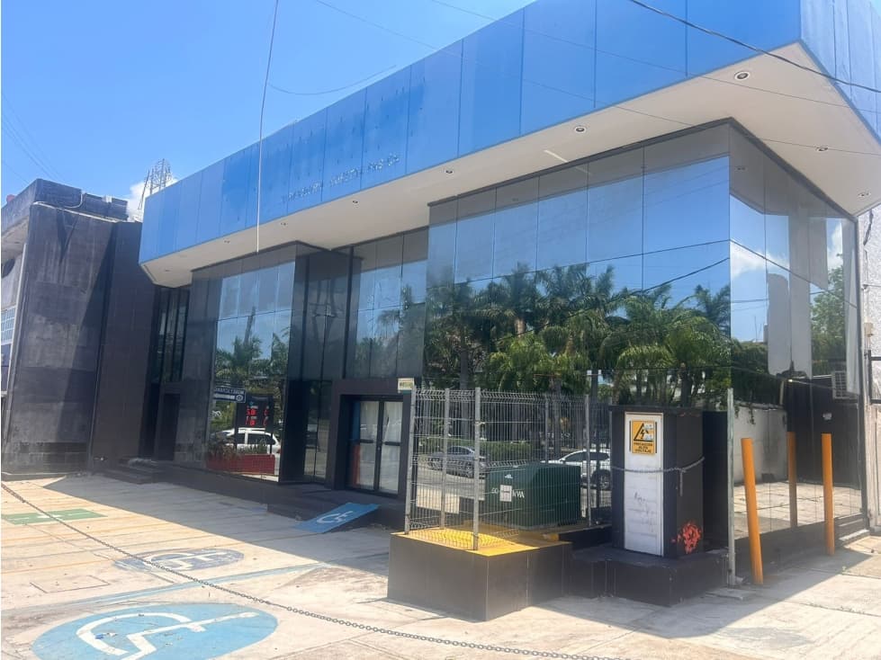 Edificio en venta en entrada de Zona Hotelera - 1