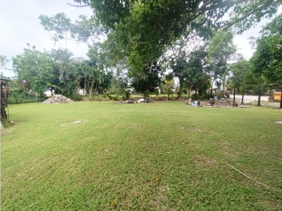 Terreno en Venta en Esquina a 350 m de la Laguna - 1