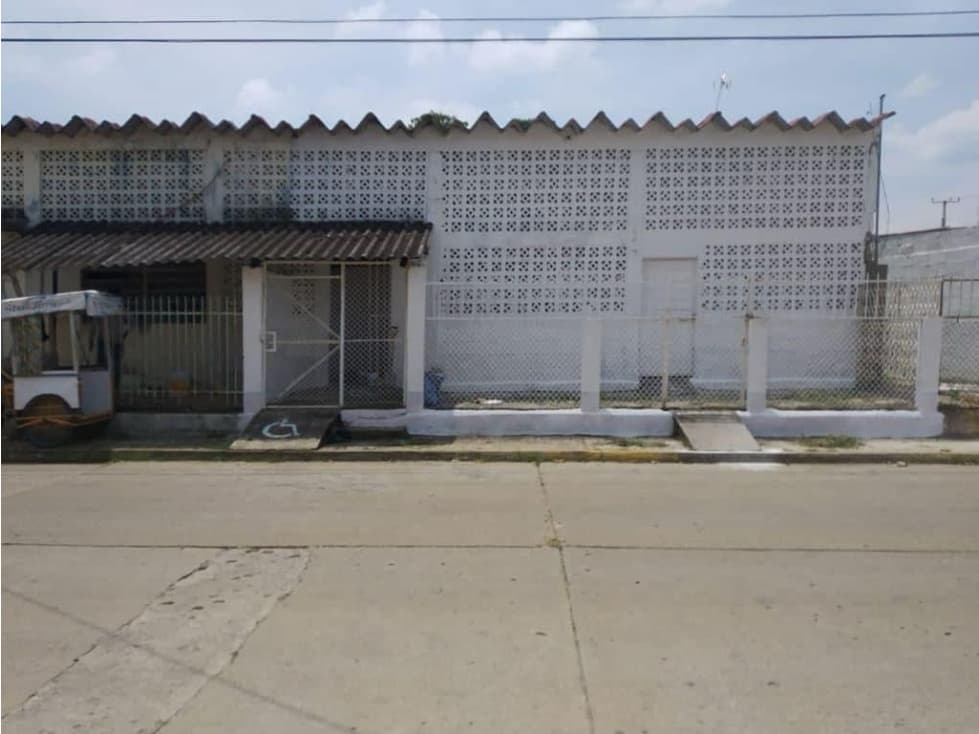 SE VENDE TERRENO con Construcción  - 1