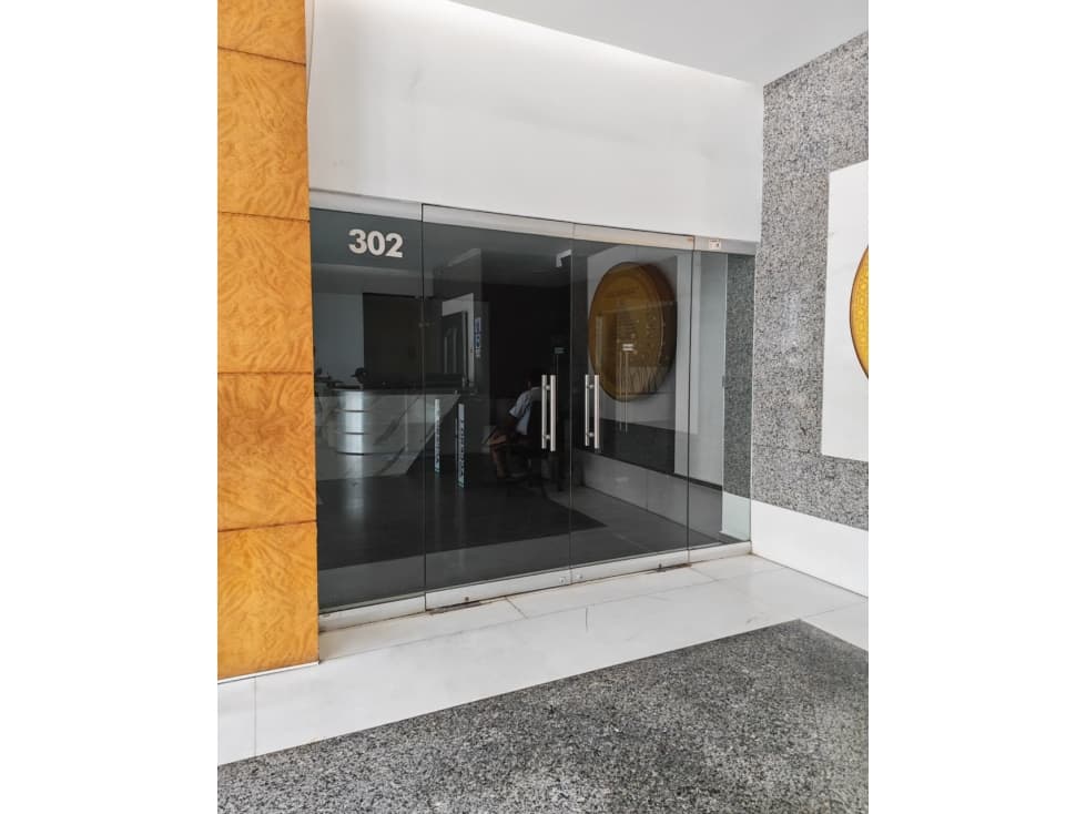 RENTA - Oficinas Torre Empresarial 302 Derecho - 1