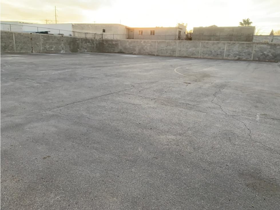 TERRENO EN RENTA DE 1750 M2 ZONA LA CUESTA BARDEADO Y PAVIMENTADO - 1