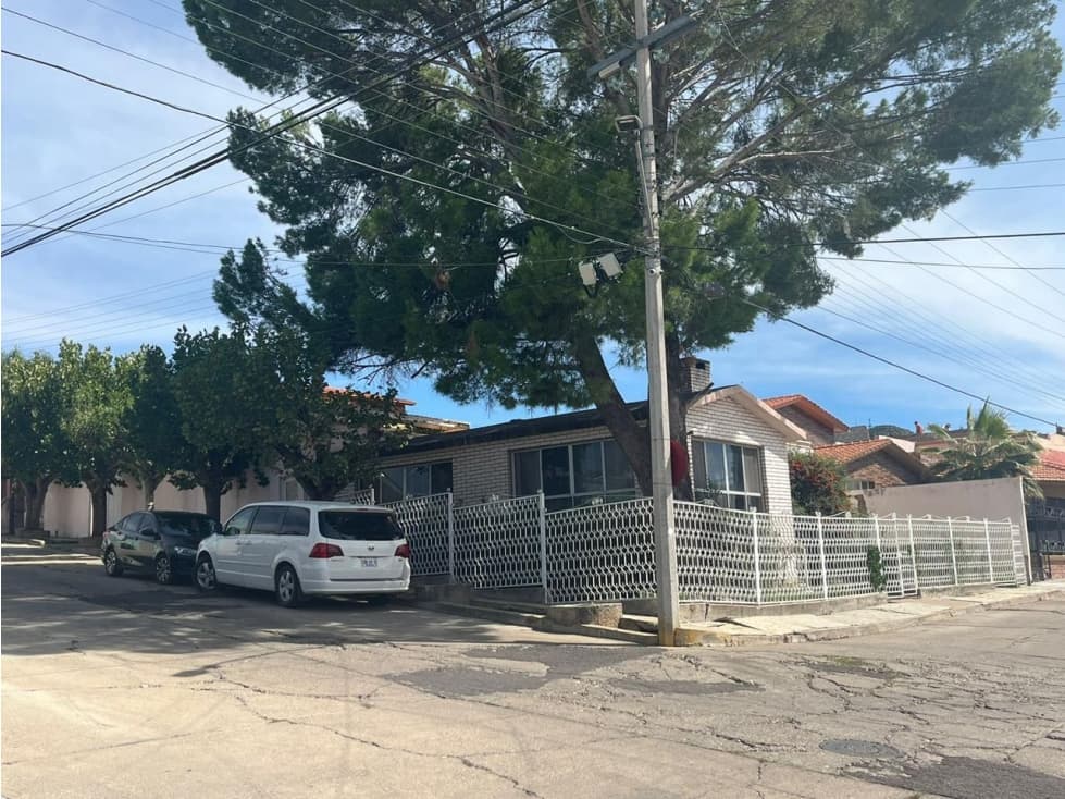 CASA EN VENTA EN PARRAL CHIHUAHUA DE UNA PLANTA EN ESQUINA - 1
