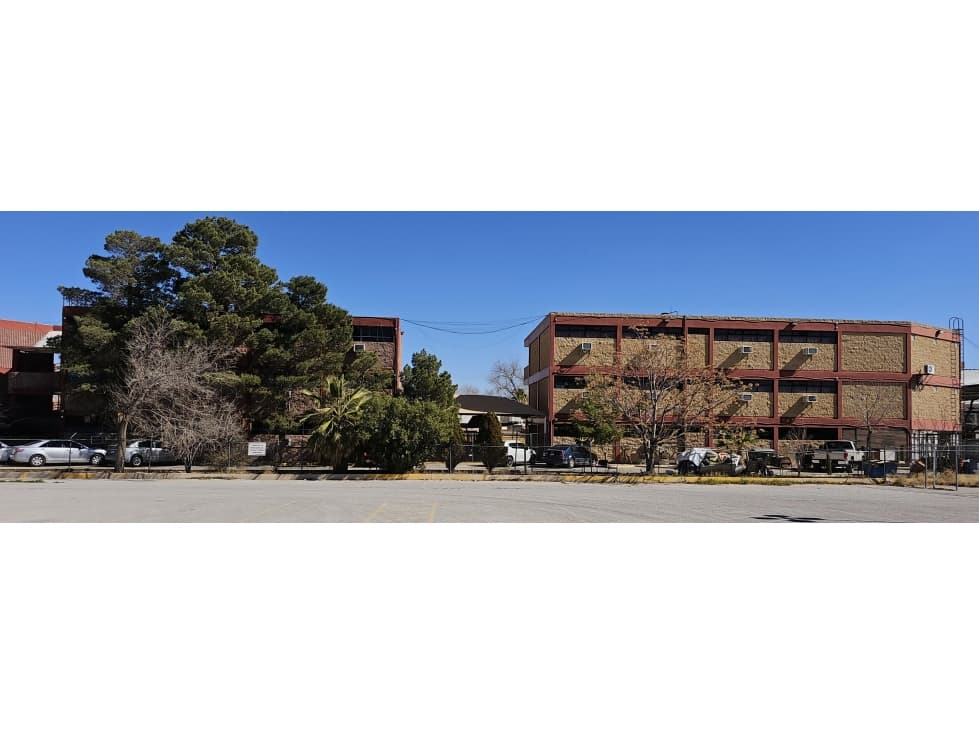 Edificio escolar en venta en Cd. Juárez, Chihuahua - 1