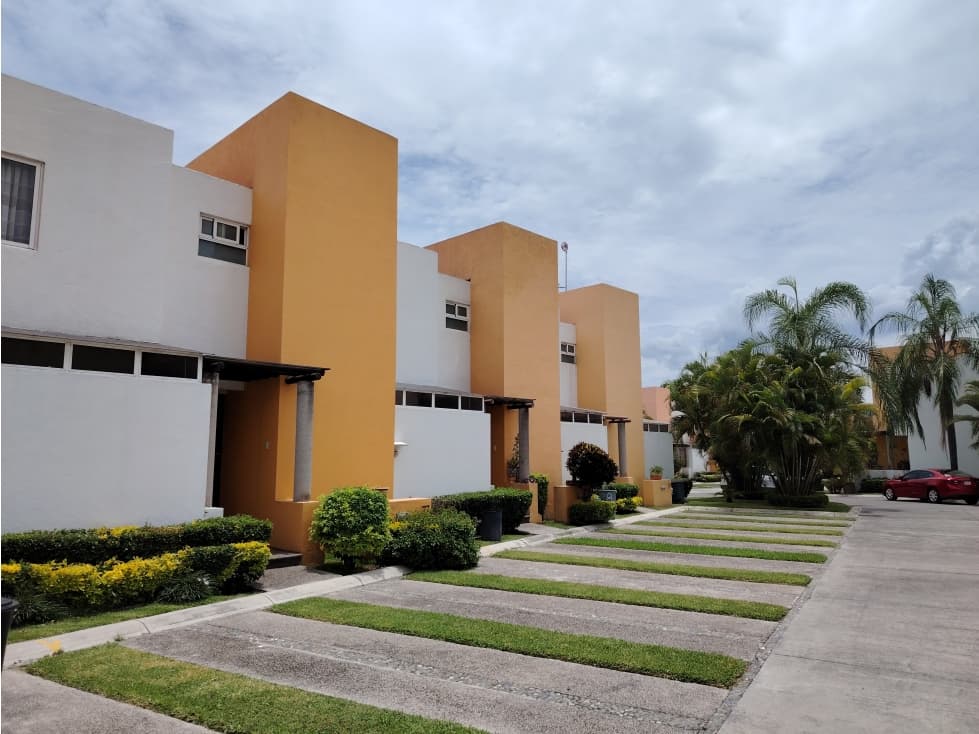 SE VENDE CASA EN RESIDENCIAL OACALCO - 1