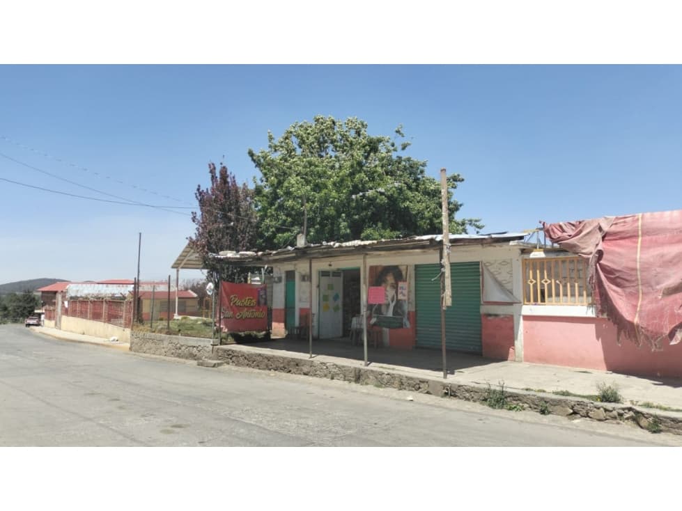 Propiedad con dos locales y una cisterna de 10 mil lts. sobre avenida - 1