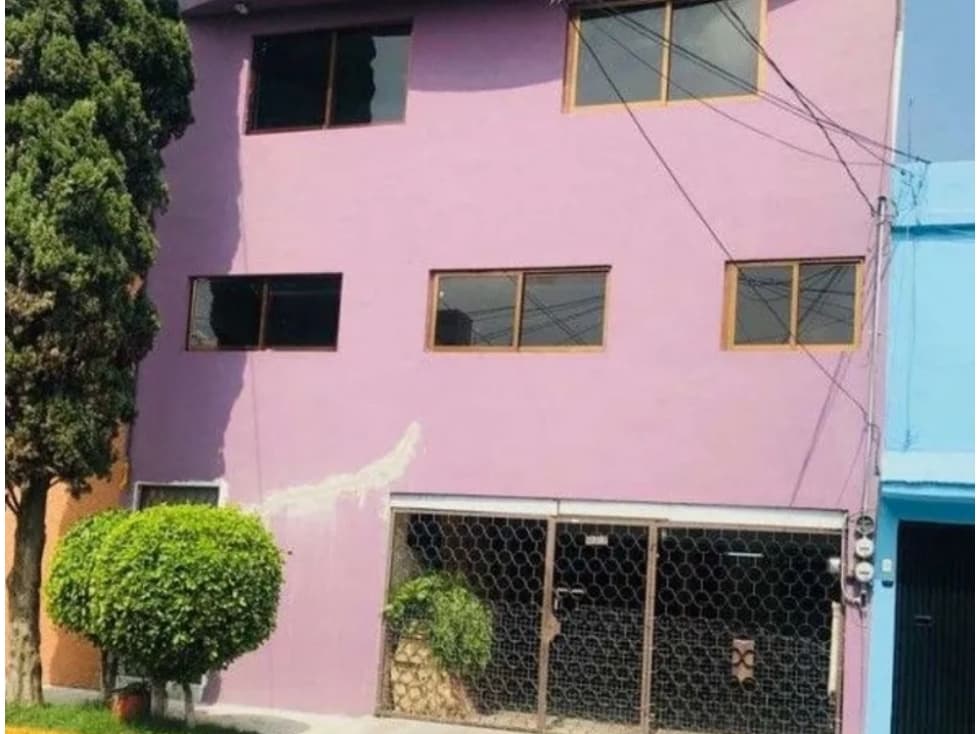 Casa en Remate en Lomas Estrella, F-1870 - 1