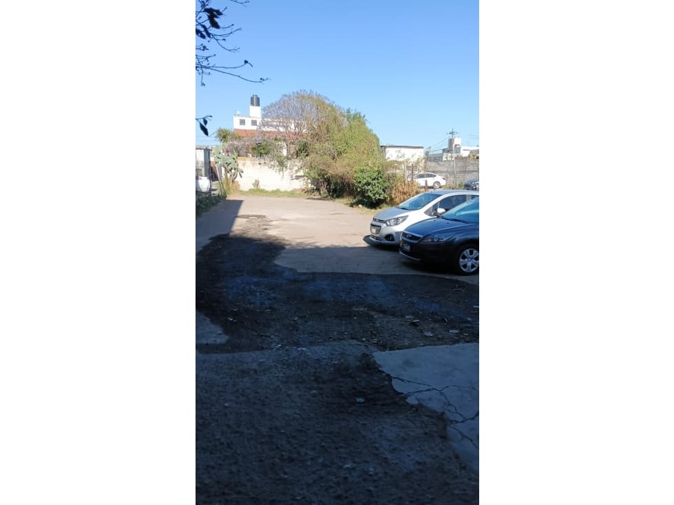 Terreno en Av Tecnólogico con 2 locales y estacionamiento - 1