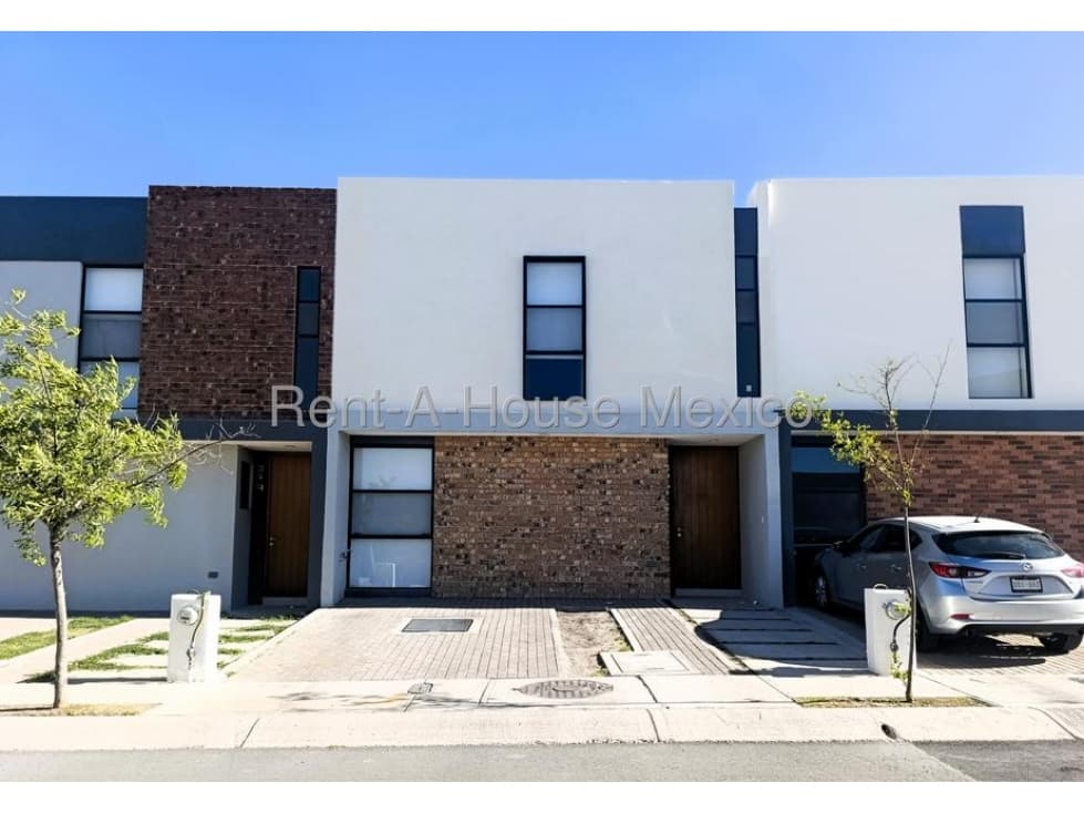 Casa en renta con habitación en planta Baja, zibata Querétaaro - 1