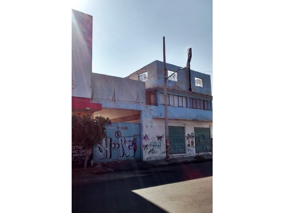 Local comercial OPORTUNIDAD se vende como terreno , tres frentes - 1
