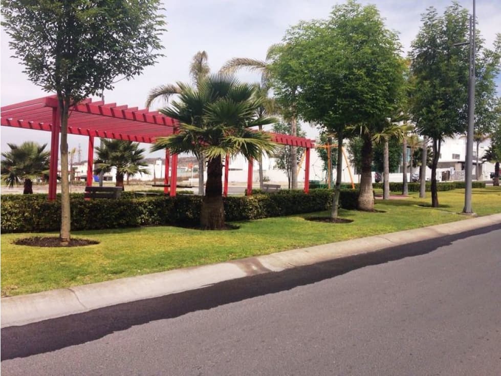 Excelente Ubicación - Terreno en Venta en Lomas de Juriquilla - 1