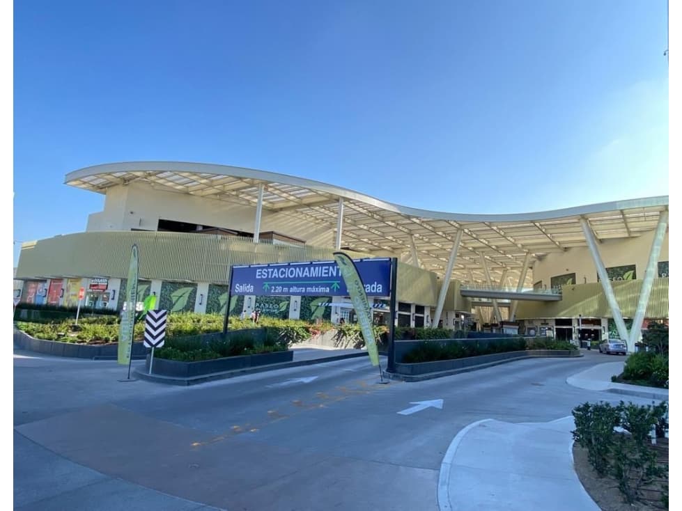 Renta Local Comercial Paseo del Parque 147.24mts - 1