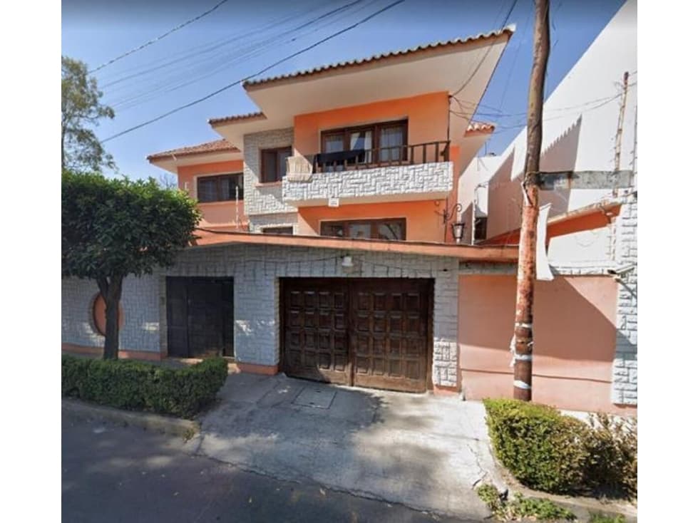 Casa en Remate en Lomas Estrella, F-1471 - 1