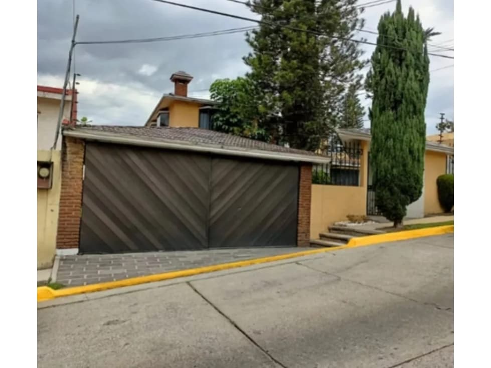 Casa en Remate en Lomas De La Hacienda, FG-232 - 1