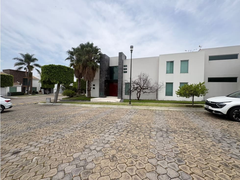 CASA EN RENTA CLUSTER 999 - 1
