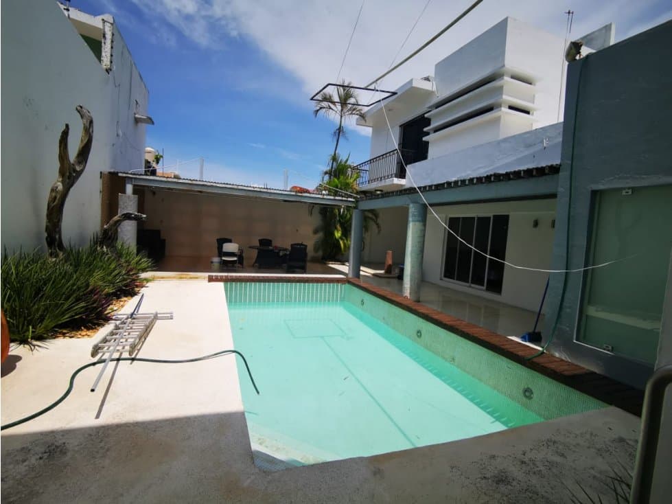 RENTA O VENTA CASA MODERNA CON ALBERCA FRACC JUSTO SIERRA CARMEN - 1