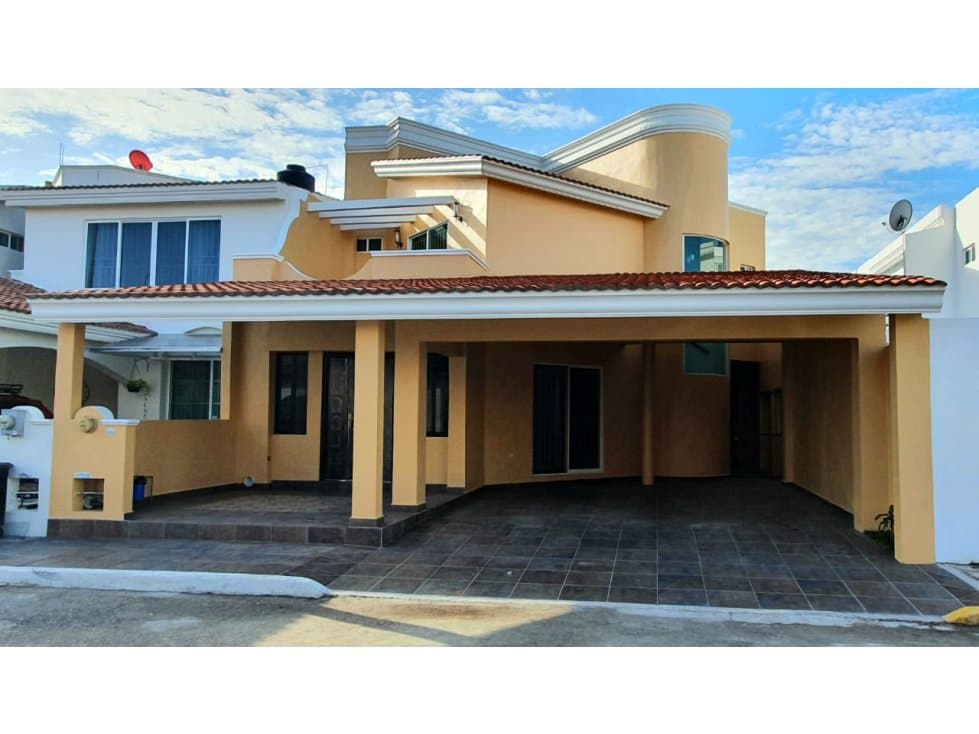 VENTA O RENTA CASA CON ALBERCA EN HACIENDA DEL MAR CIUDAD DEL CARMEN - 1