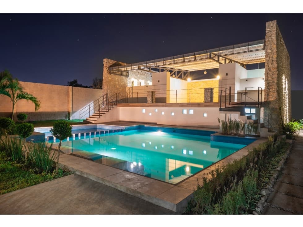 HERMOSA CASA EN RESIDENCIAL. EXCELENTES ACABADOS Y AMPLIOS ESPACIOS - 1