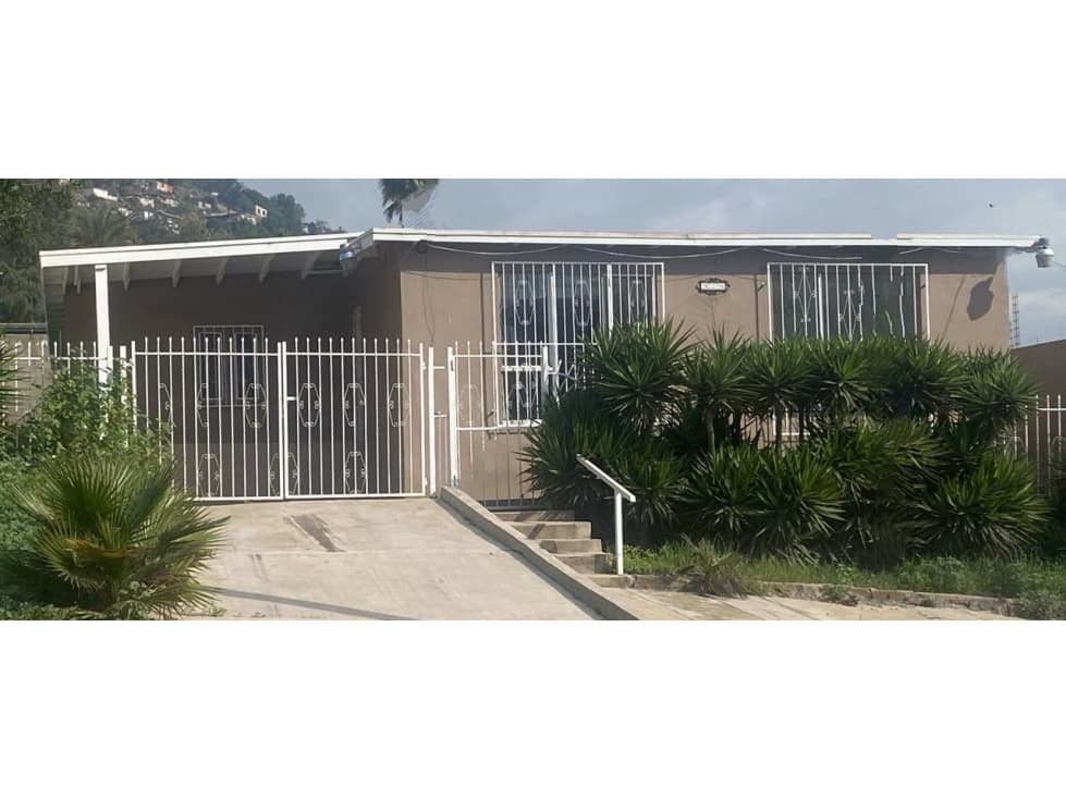 Casa Amplia en Renta en Col. Azteca - 1