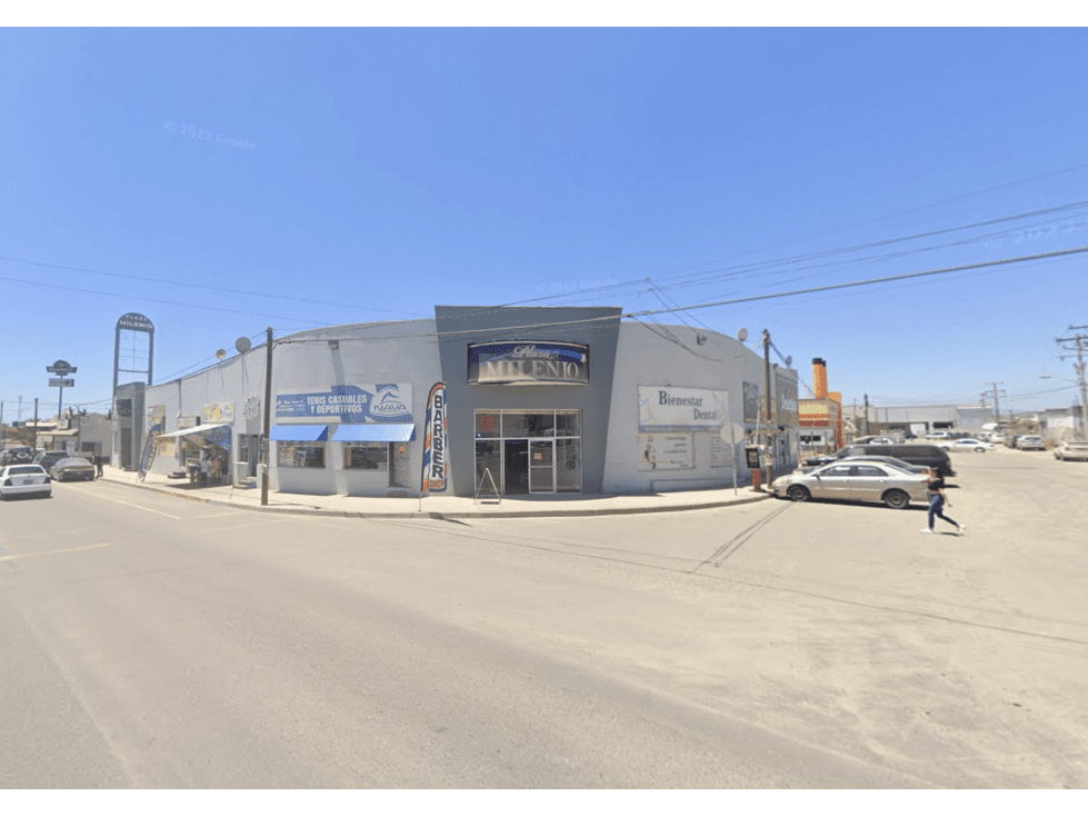 Plaza Comercial en Venta con Alto Flujo Comercial en Ensenada  - 1