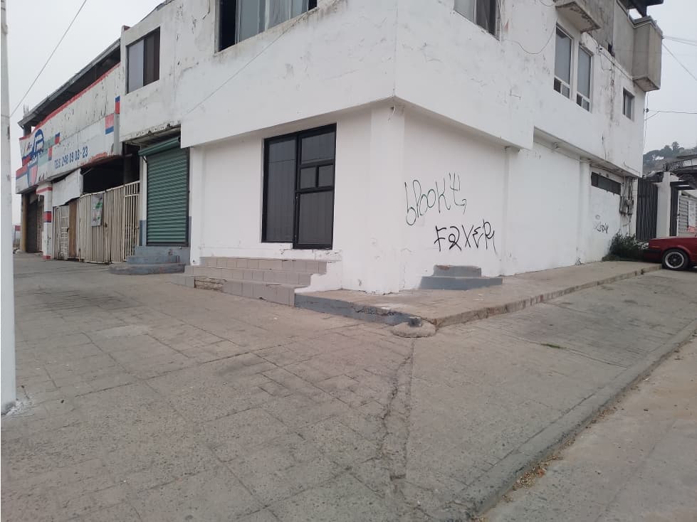 Local comercial en renta en periférico 2481 en col. Marquez de Leon - 1