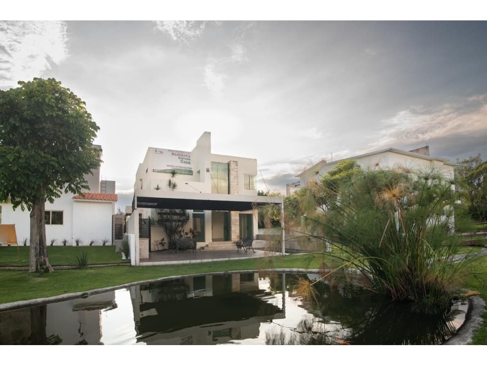 Venta de Casa Sola en La Colonia Jose G Parres - 1