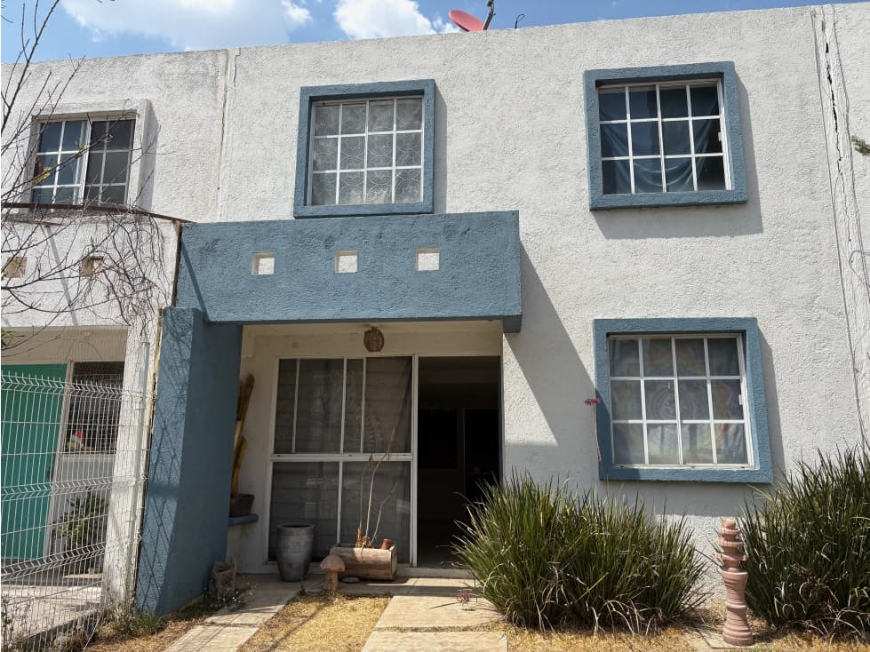 SE VENDE CASA EN FRACC TERRANOVA 2 SALIDA A AEROPUERTO MORELIA - 1