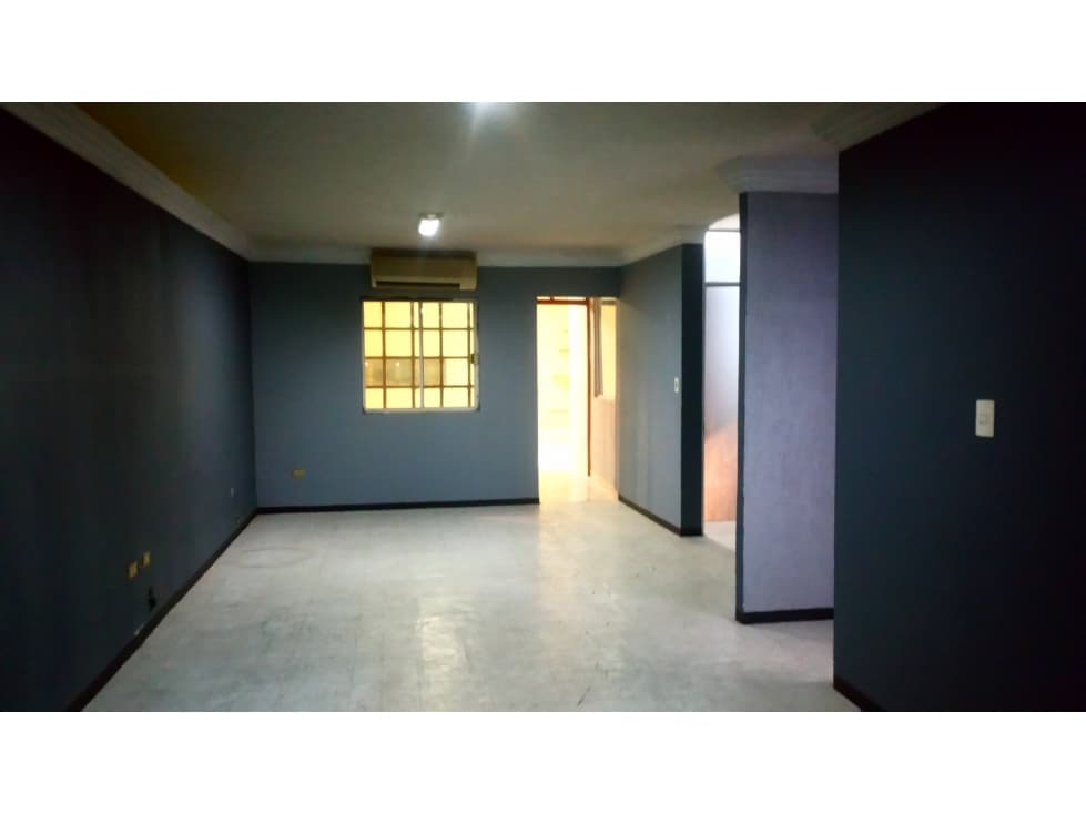 SE VENDE LOCAL COMERCIAL EN RESIDENCIAL LOS ROBLES APODACA - 1