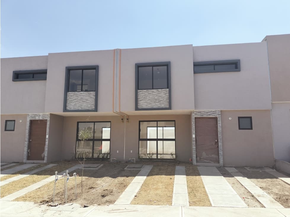 CASA EN VENTA AL SUR DE PACHUCA, BLVD SANTA CATARINA - 1