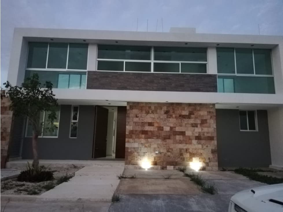 HERMOSA CASA EN RENTA SAN DIEGO CUTZ CONKAL - 1