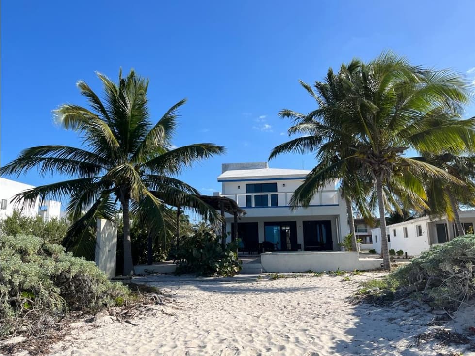 CASA EN RENTA FRENTE AL MAR EN LA COSTA YUCATECA - 1