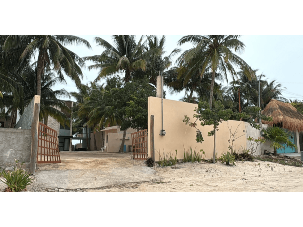 VENTA/RENTA DE HERMOSA CASA FRENTE AL MAR EN TELCHAC PUERTO - 1