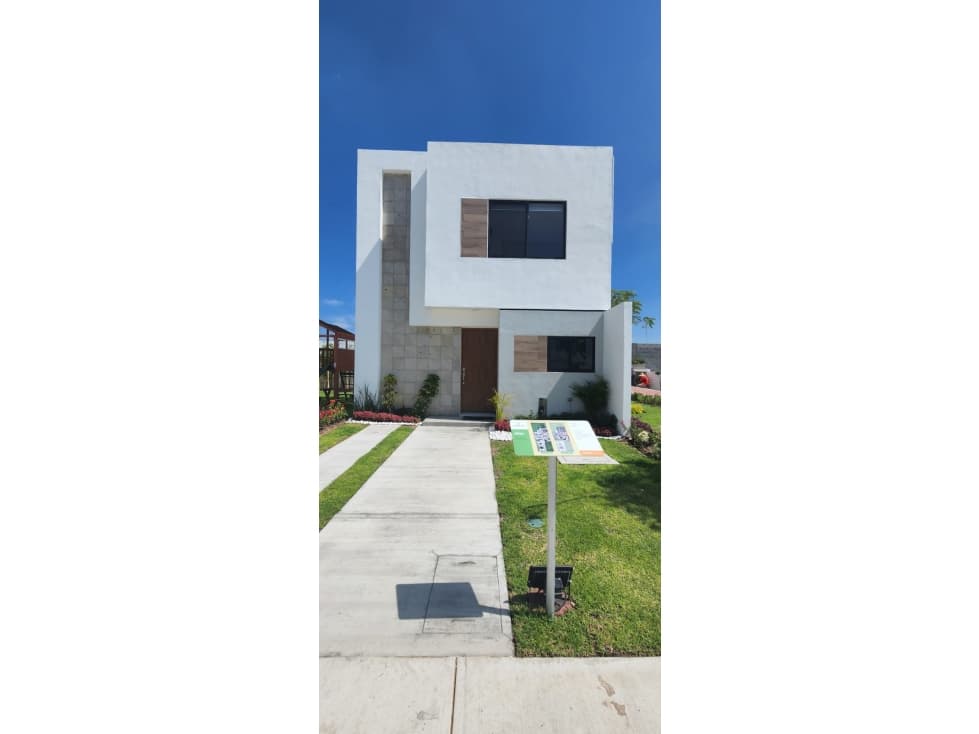 02633  SE VENDE BONITA CASA EN RESIDENCIAL AL PONIENTE, AGS.  - 1