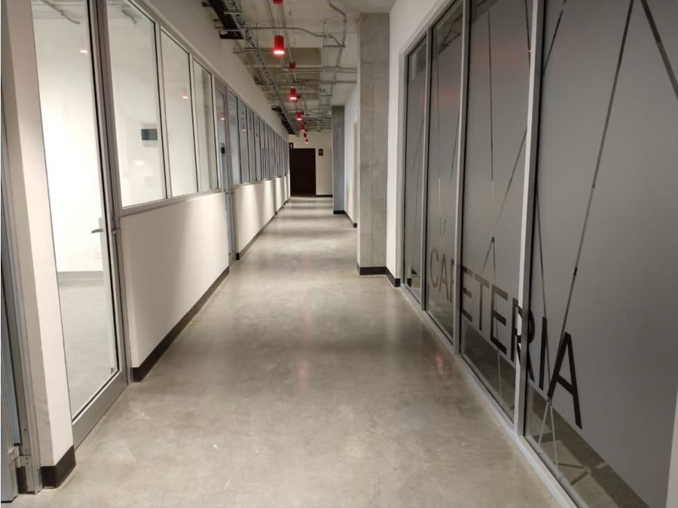Oficina en Renta 39m2 5 nivel ubicada en Valle Oriente MZC - 1