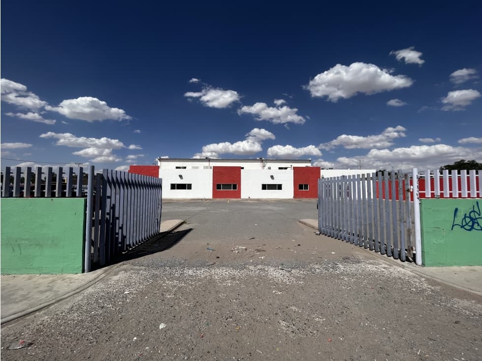 Edificio Comercial / Bodega / Escuela en Venta. Juárez Chih. - 1