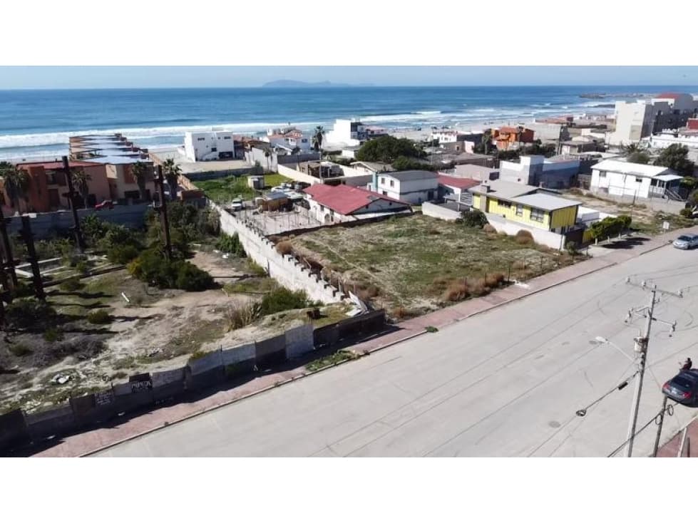 SE VENDE TERRENO CON VISTA AL MAR DE 923 M2 EN ROSARITO - 1