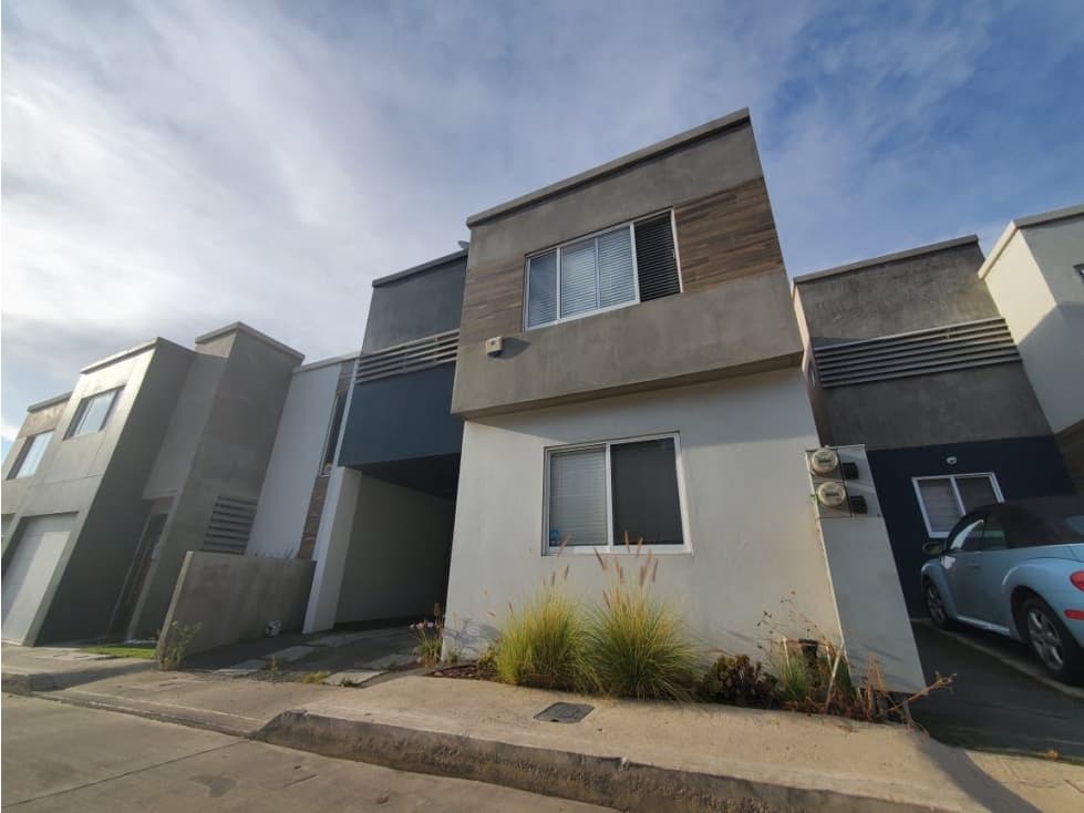 CASA EN VENTA EN PRIVADA SOLANA TIJUANA AMUEBLADA Y EQUIPADA - 1