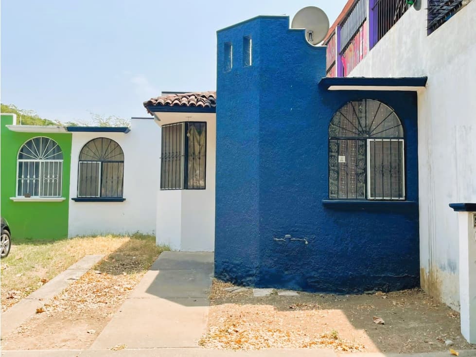 CASA EN VENTA DE 3 RECAMARAS SOBRE AV. GRAL. JOSE D. RUIZ V. A. COLIMA - 1