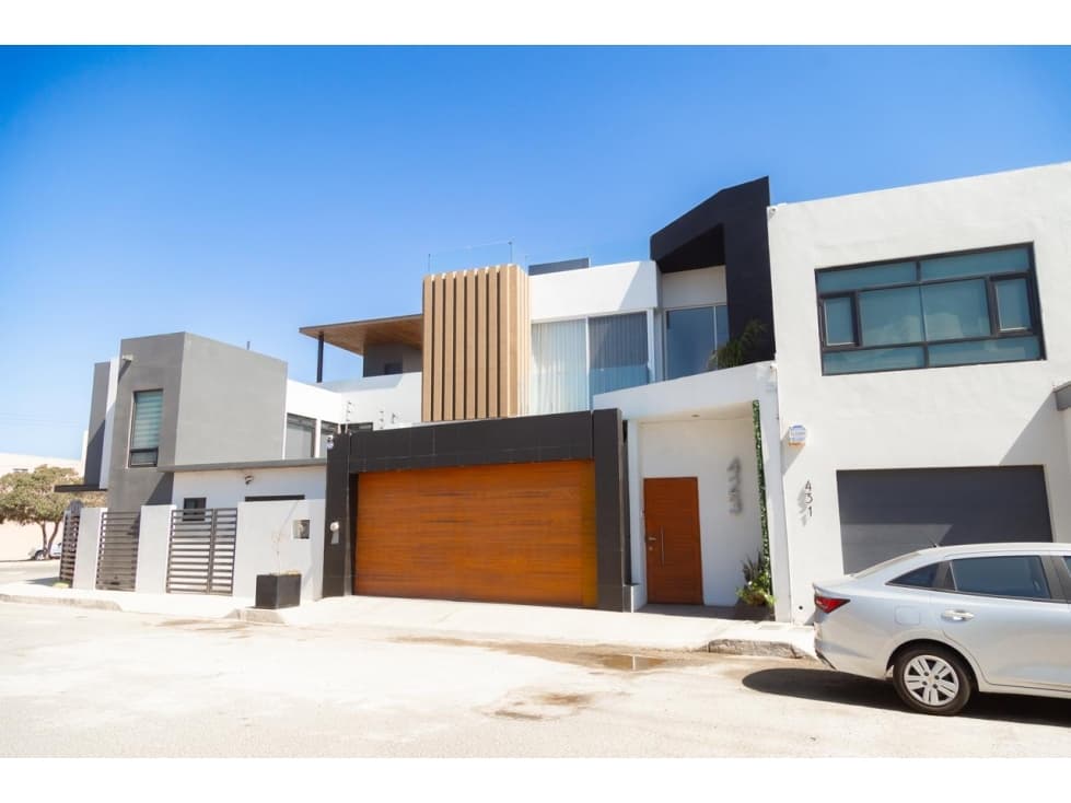 VENTA DE CASA EN LOMA DORADA ENSENADA CON WALKIN CLOSET - 1