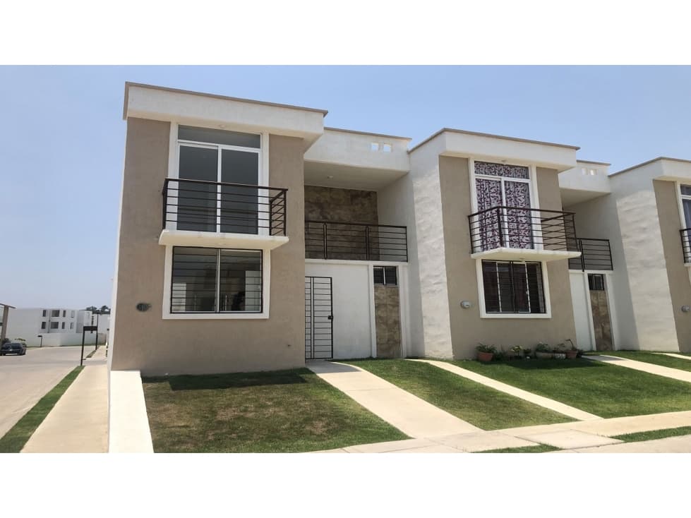 CASA EN VENTA MODELO PAROTA FRACC. LA CALMA EN IXTAPA PUERTO VALLARTA - 1