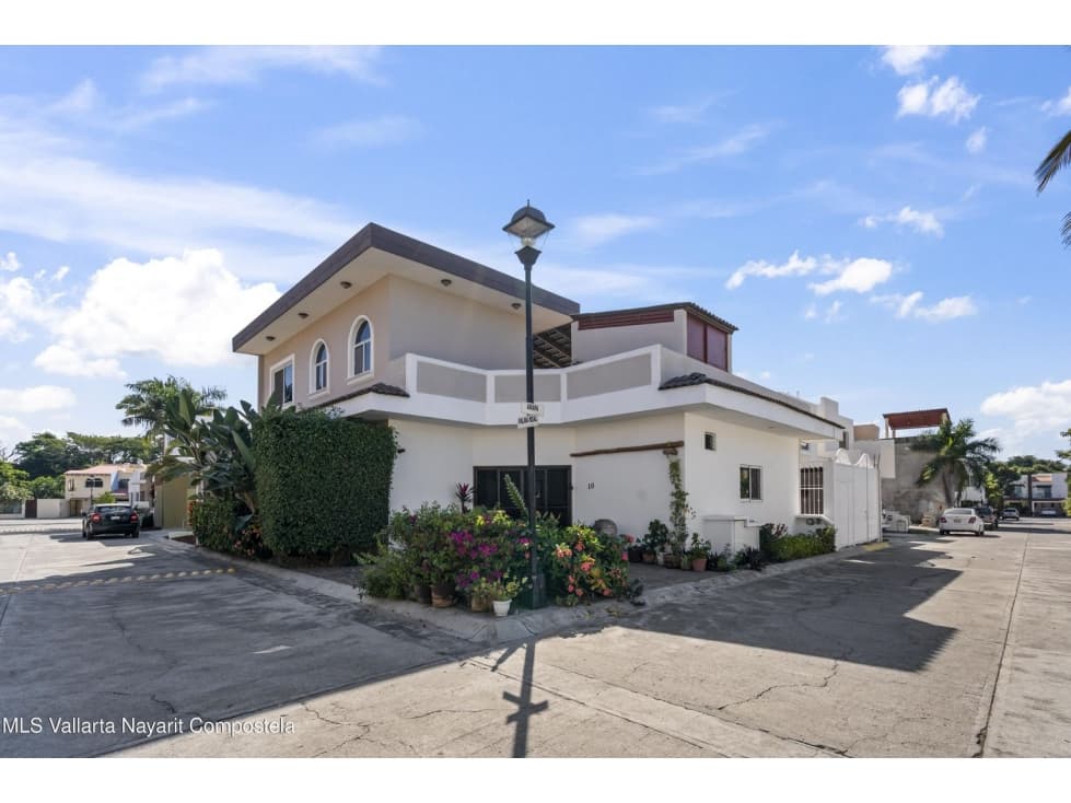 CASA EN VENTA EN COMUNIDAD CERRADA LOS ARBOLES BUCERIAS NAYARIT - 1