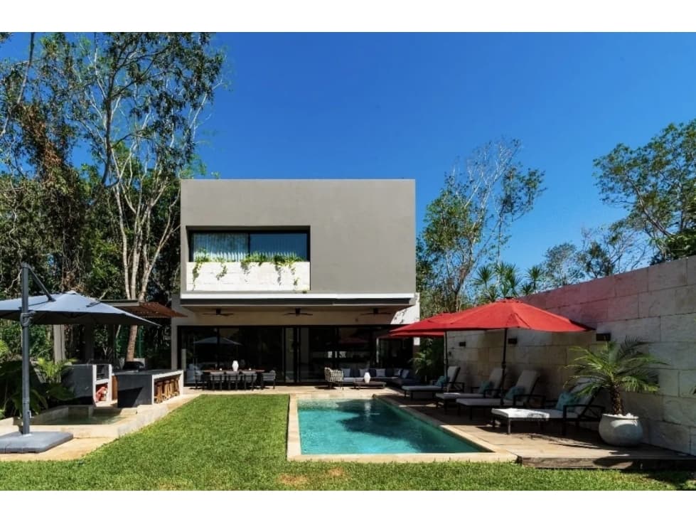 VILLA EN VENTA EN PLAYA DEL CARMEN A 5 MINUTOS DE LA PLAYA - 1