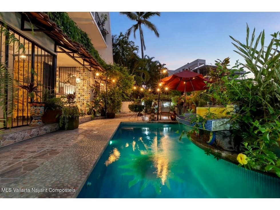CASA EN VENTA "CASA MARAVILLA" EN CONCHAS CHINAS EN PUERTO VALLARTA - 1