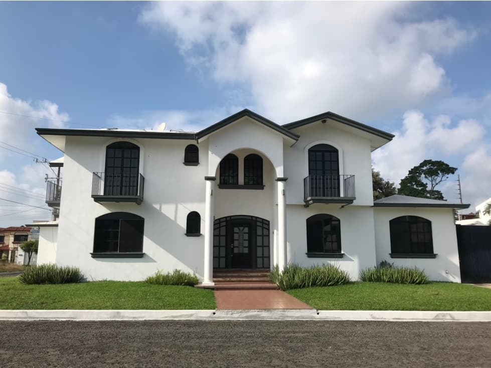 CASA EN VENTA EN FRACCIONAMIENTO RESIDENCIAL LOS TULIPANES - 1