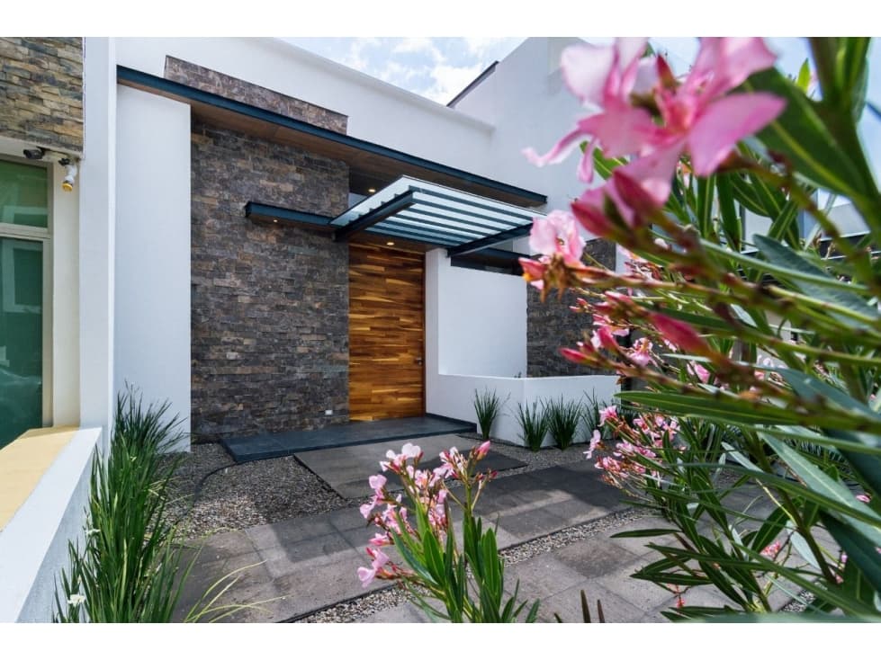 EXTRAORDINARIA CASA EN VENTA ALTOZANO SEPTIMO RETORNO DE LOS ALPES - 1