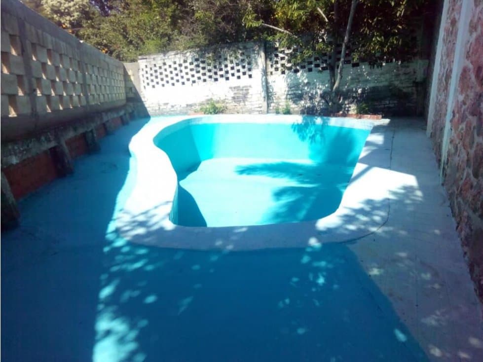CASA EN VENTA CON VISTA AL LAGO PARA REMODELAR "CY" - 1