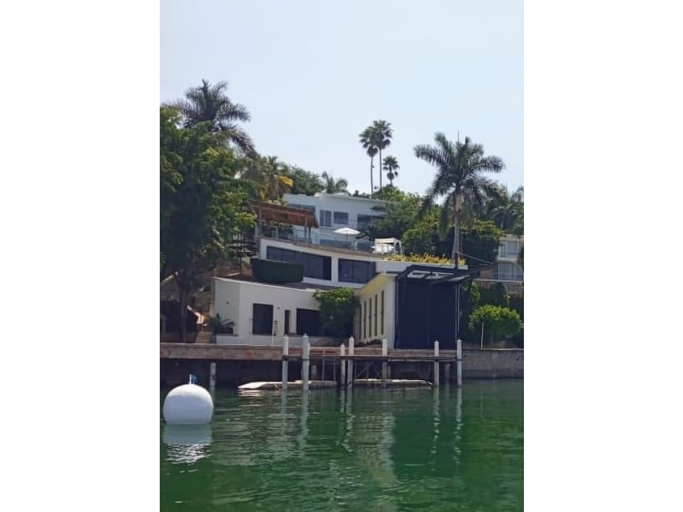 RESIDENCIA EN VENTA A ORILLA DEL LAGO "YUTTI" - 1